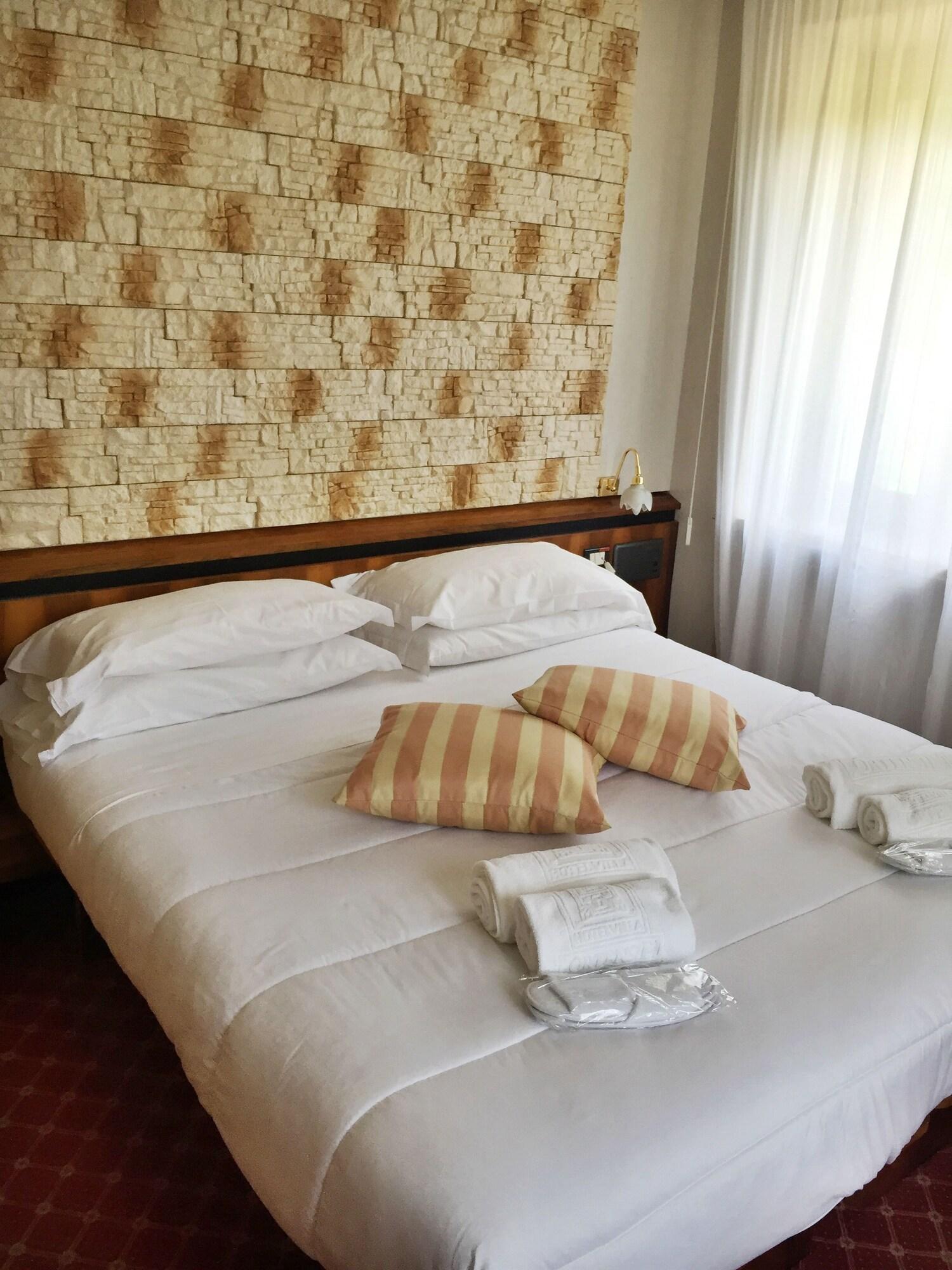 Hotel Villa Delle Ortensie Sant'Omobono Imagna Kültér fotó