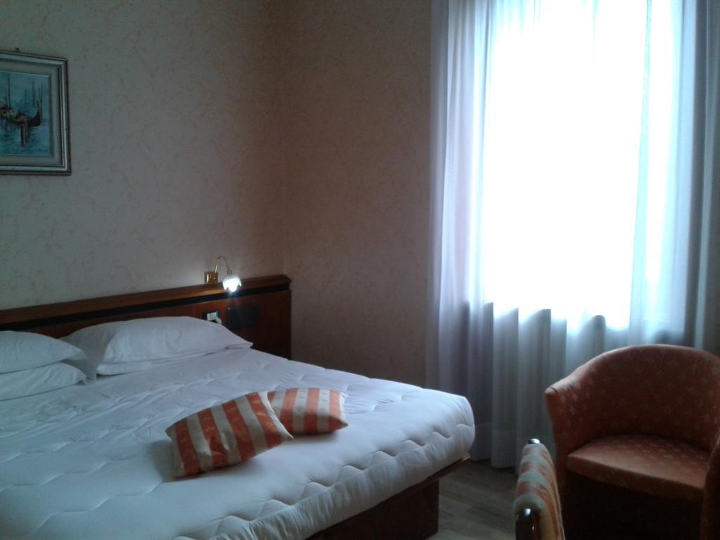 Hotel Villa Delle Ortensie Sant'Omobono Imagna Szoba fotó