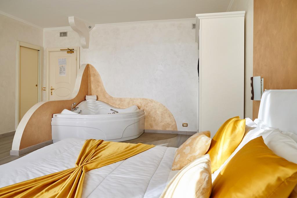Hotel Villa Delle Ortensie Sant'Omobono Imagna Kültér fotó