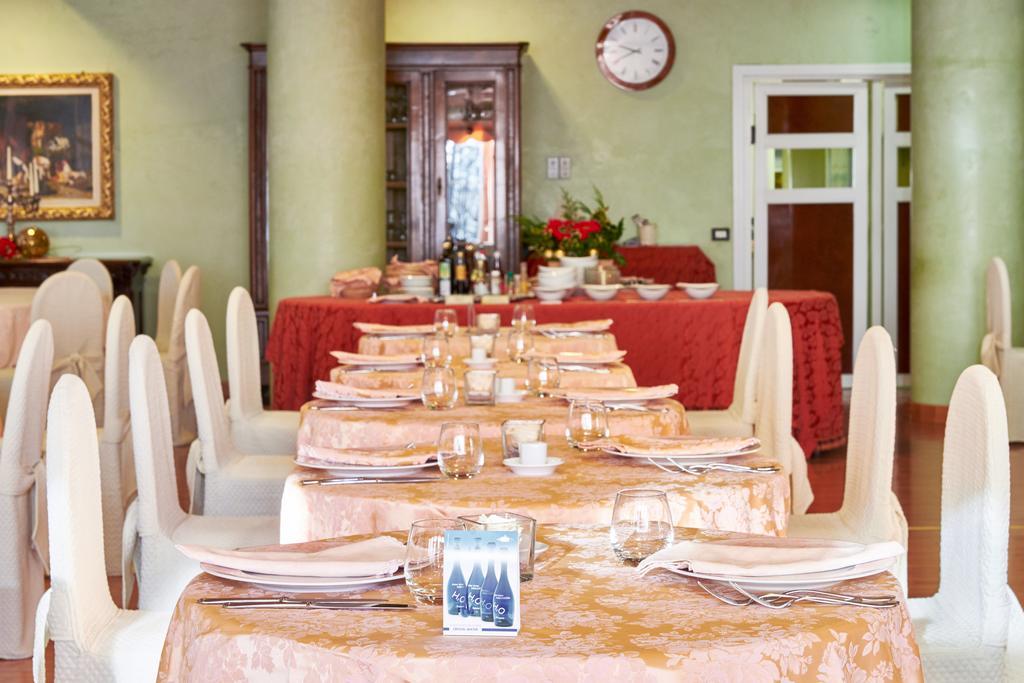 Hotel Villa Delle Ortensie Sant'Omobono Imagna Kültér fotó