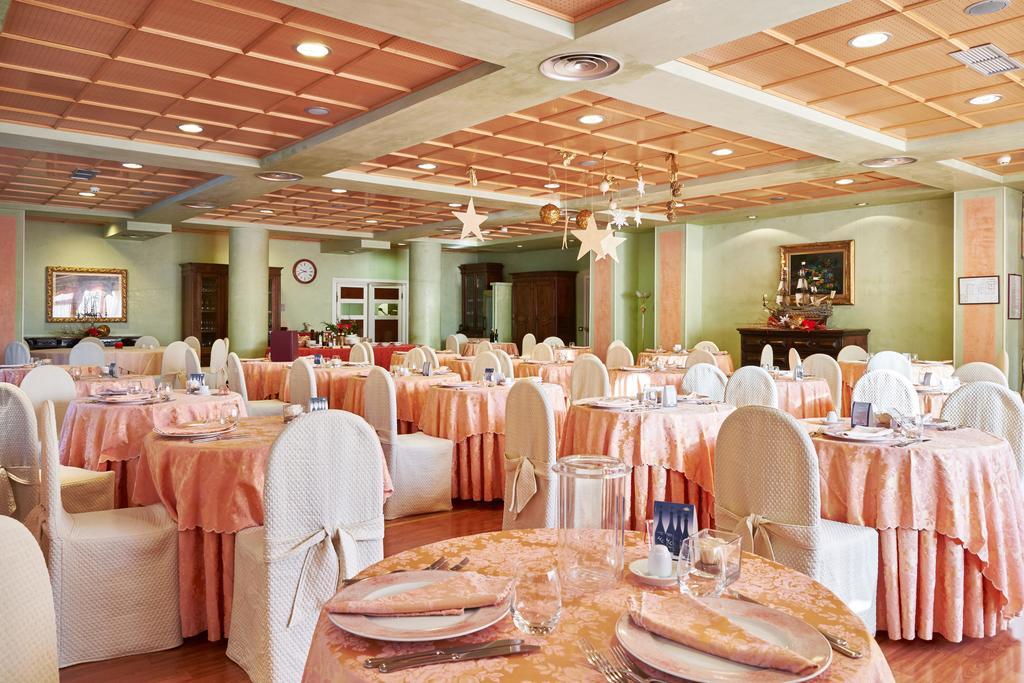 Hotel Villa Delle Ortensie Sant'Omobono Imagna Kültér fotó